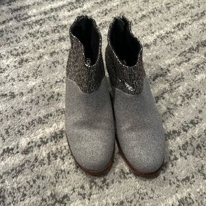 Tom’s women’s boots gray and silver size 8